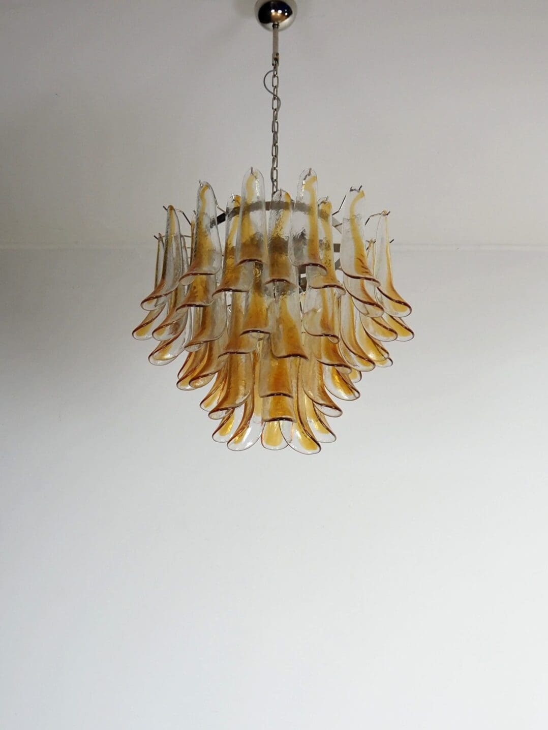Murano Chandelier – 53 petals – Amber